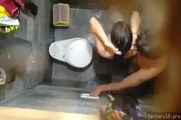 Ngintip Pasangan Mandi Bareng Kontol Nyodok Memek Basah